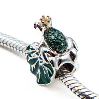 GNOCE "Just One Kiss" Cute Green Frog With Heart Shape Lotus Leaf 925 Charm