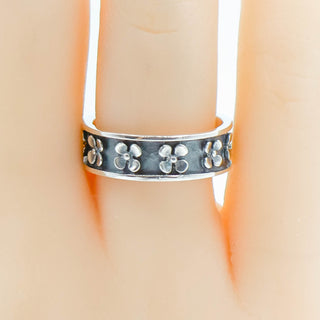 Vintage Oxidized Sterling Silver Floral Design Ring Size 8
