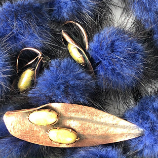 MATISSE RENOIR Vintage PARURE Set of Copper Leaf Clip-On Earrings And Brooch With Green-Gold Opal-Like Cabochons
