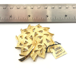 Vintage 1950s Crown Trifari Gold Tone Textured Leaf Brooch With Original Tag