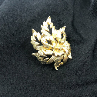 Vintage Gold Tone Signed Clip