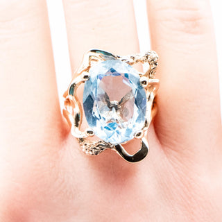Beautiful 14K Gold Ice Blue Spinel Cocktail Ring – Size 10