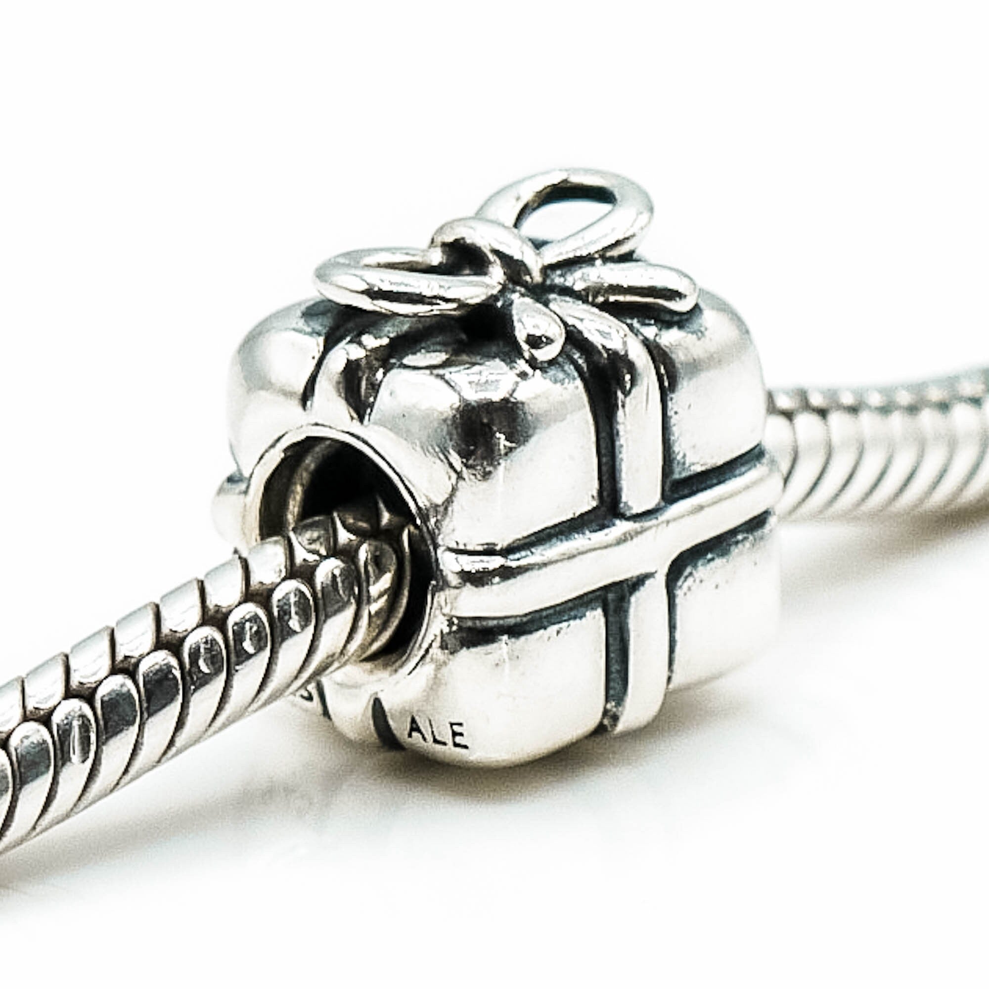 Maiden Discourage Sentence PANDORA Present With Bow Sterling Silver Gift Charm – Legacy Collectors